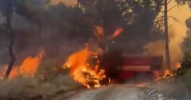 Çanakkale de korku dolu anlar: Alevler itfaiye aracını yuttu ekipler yanmaktan son anda kurtuldu VİDEO İZLE