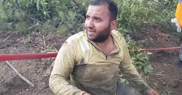 Karabük te yangın... Panik anları kamerada: Alevlerin arasında kalıyordu