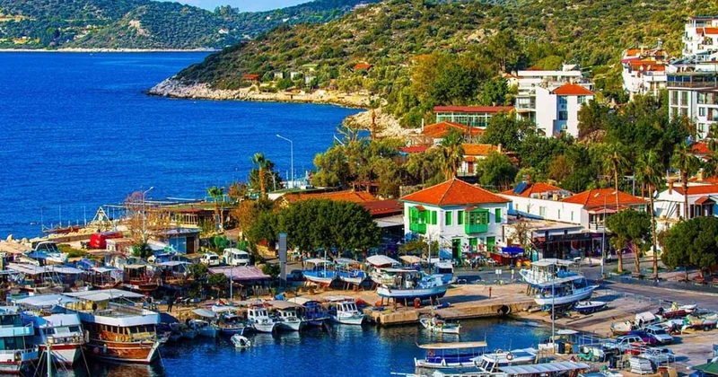 İtalya ya benziyor ama euro harcamanıza gerek yok: Kaş taki bu gizli koy adeta bir cennet Sözcü Gazetesi