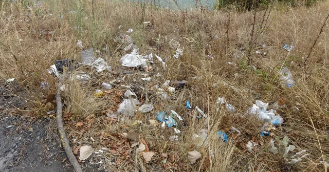 Kocaeli nin kritik barajı için kuraklığın ardından kirlilik alarmı: Tonlarca çöp birikti VİDEO İZLE
