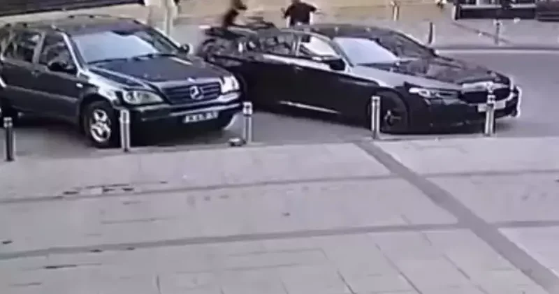 Zeytinburnu nda motosikletiyle yayaya çarpan sürücü hayatını kaybetti