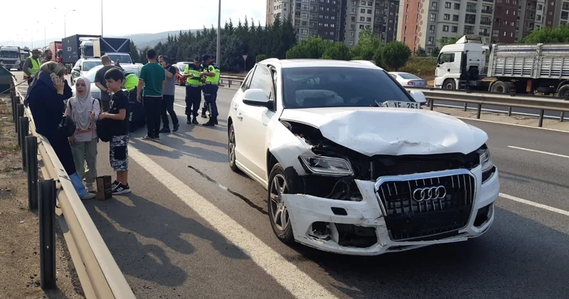 TEM de zincirleme kaza! 5 araç birbirine girdi trafik aksadı