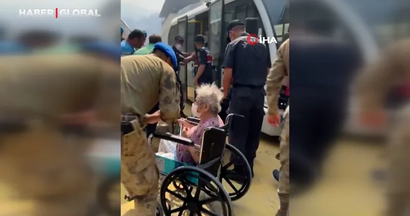 Çanakkale de orman yangını felaketi! Yaşlı bakım merkezi tahliye ediliyor
