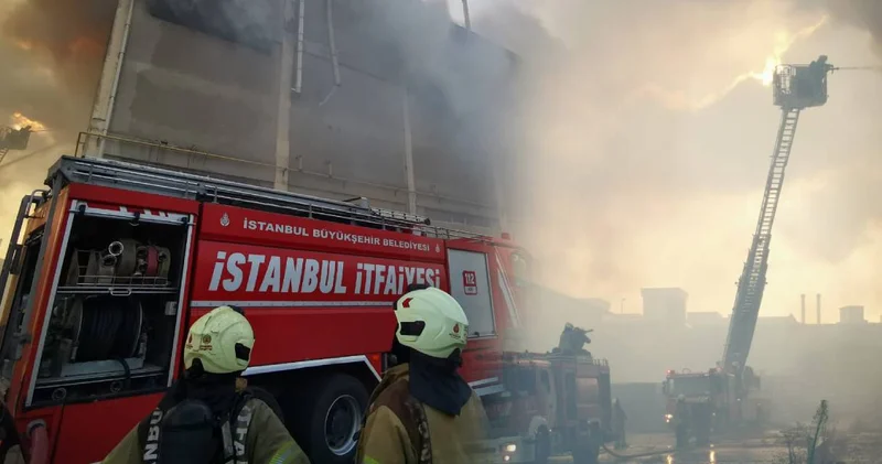 Fabrika yangını yürekleri ağza getirdi! 6 saatin ardından kontrol altında