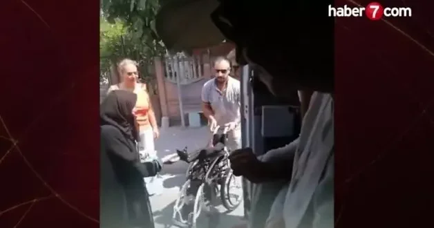 Sıcakta dakikalarca bekleyen anne ve engelli genci minibüsler almadı!