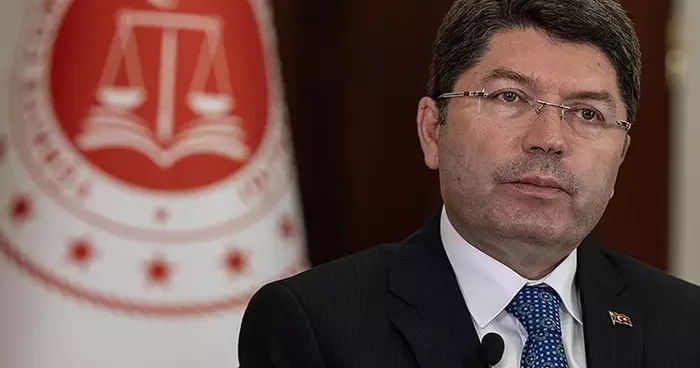 Bakan Tunç tan Özgür Özel e yanıt: Elimde belgeler var diyor, o zaman belgeleri bekletme