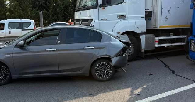 TEM de 5 aracın karıştığı zincirleme kaza trafiği aksattı Kocaeli Haberleri