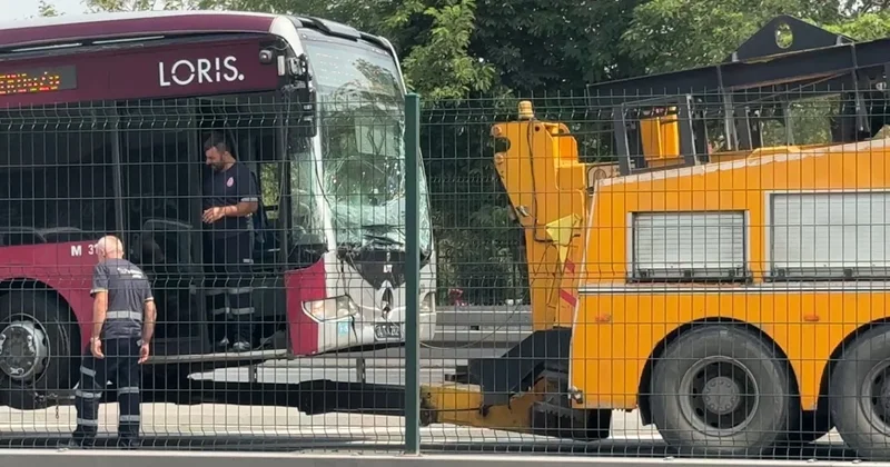 Metrobüste kaza! Seferler aksadı Sözcü Gazetesi