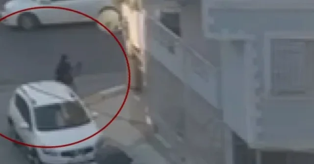 SON DAKİKA İzmir’de polis merkezine saldıran şahsın görüntüleri ortaya çıktı: Apartman boşluğuna böyle girmiş VİDEO İZLE