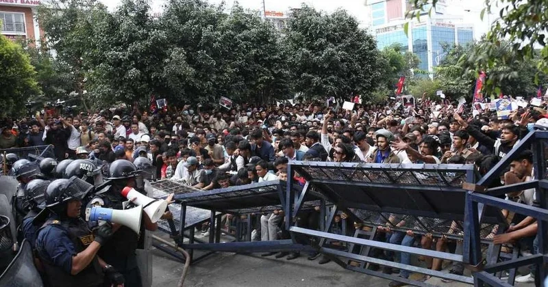 Nepal da sosyal medya yasaklanınca halk sokağa döküldü: 14 kişi öldü Sözcü Gazetesi