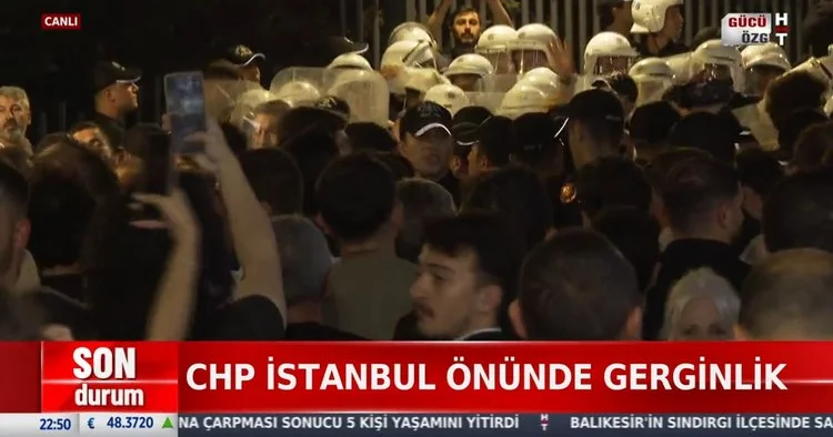 CHP İstanbul İl Başkanlığı nın önünde gerginlik