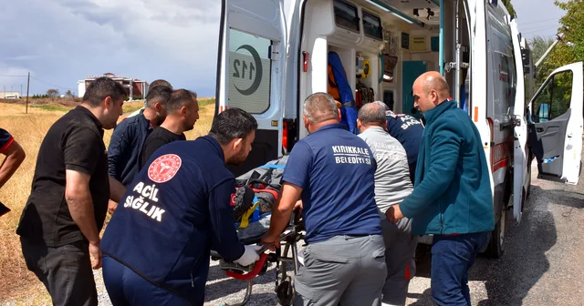 Kırıkkale de elektrik direğine çarpan çöp kamyonundaki 2 görevli yaralandı Kırıkkale Haberleri