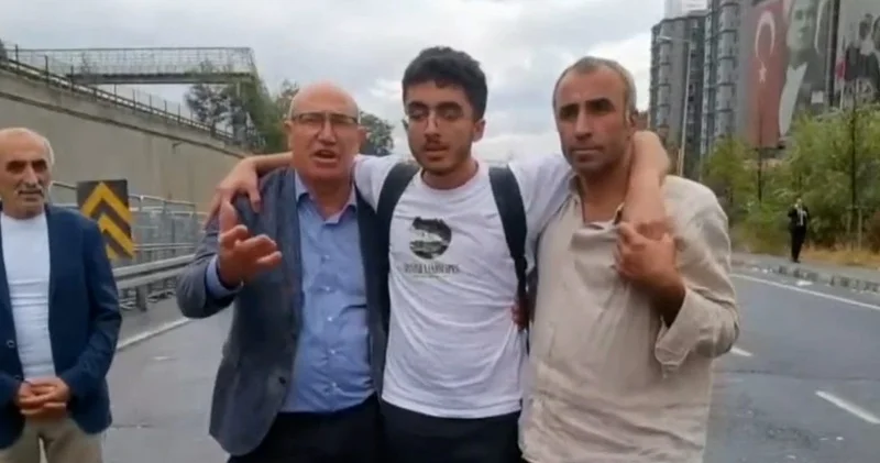 Mahmut Tanal yaralı gencin omzuna girdi! Abluka nedeniyle ambulans gelmedi
