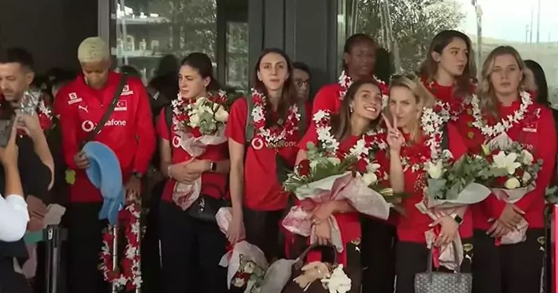 Dünya ikincisi olan A Milli Kadın Voleybol Takımı yurda döndü Fanatik Spor Haberleri Video