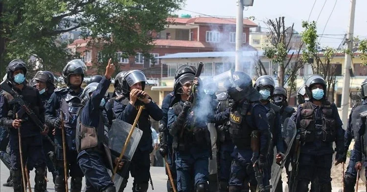 Muhaliflere polis kurşunu: Göstercilere ateş açıldı