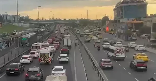 İstanbul trafik haritası Ders zili çaldı İstanbul’da trafik çilesi başladı VİDEO İZLE