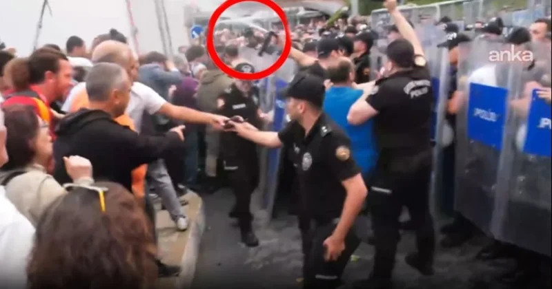 Son dakika: CHP İl Binası önünde biber gazlı müdahale Sözcü Gazetesi