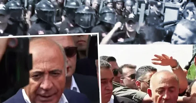 SON DAKİKA: Gürsel Tekin binaya girdi... CHP, il binasını kapatma kararı aldı