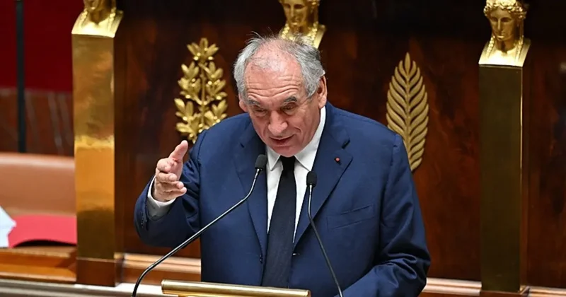 Fransa da 67 sonra bir ilk! Güvenoyu alamayan François Bayrou hükümeti düştü