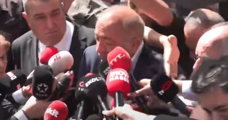 Kayyum Gürsel Tekin in kafasına su şişesi atıldı