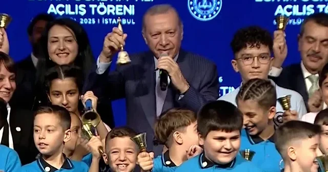 18 milyon öğrenci ders başı yaptı: Cumhurbaşkanı Erdoğan yeni eğitim öğretim yılının ilk ders zilini çaldı VİDEO İZLE