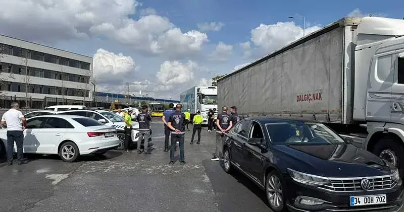 Esenyurt ta polis ekiplerinden okul çevresinde denetim