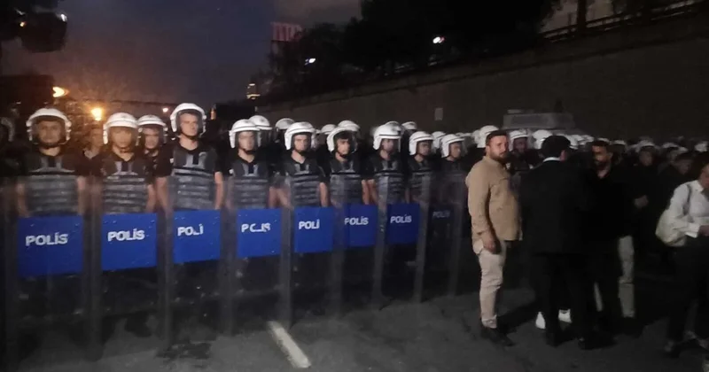 CHP İstanbul İl Başkanlığı önünde yaşanan olaylarla ilgili soruşturma başlatıldı Sözcü Gazetesi