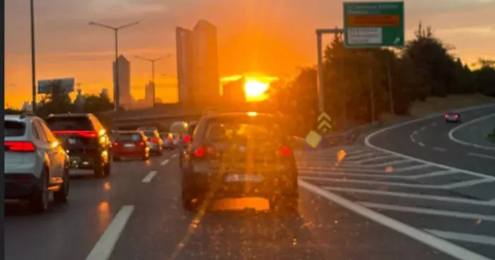 Okullar açıldı, İstanbul trafiğinde her yer beklendiği gibi kırmızıya döndü!