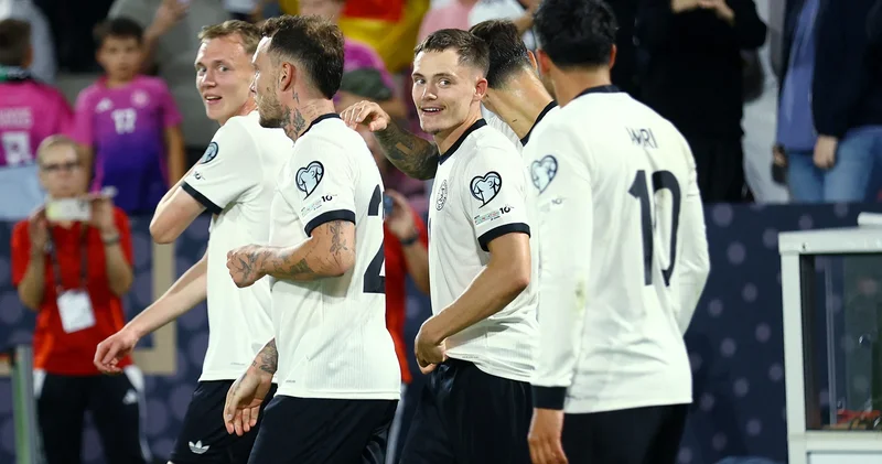 Almanya, Kuzey İrlanda yı 3 golle devirdi