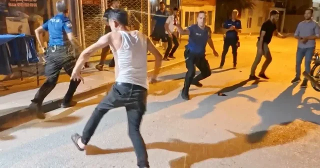 Film sahnelerini aratmayan polis müdahalesi kamerada: Babasının önüne geçerek beni vur diye bağırdı VİDEO İZLE