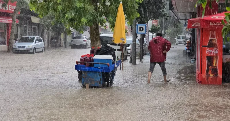 Adana ve Osmaniye de şiddetli rüzgar ve sağanak