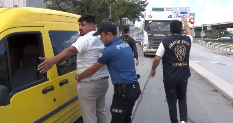 Kadıköy de okul çevresinde güvenlik denetimi! 2 şüpheli gözaltına alındı