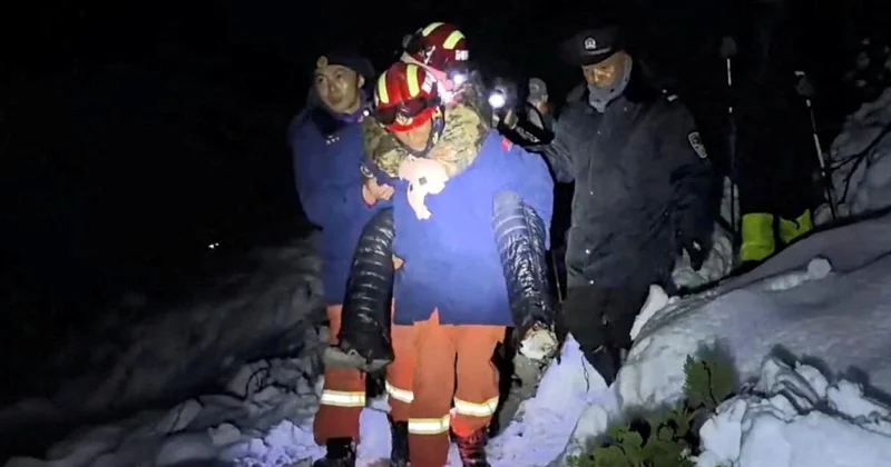 Everest te mahsur kalan 1000 den fazla kişi kurtarıldı