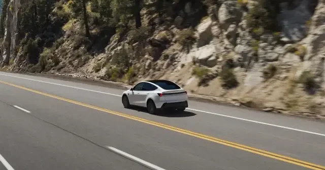 Tesla, en ucuz SUV modelini tanıttı: Yeni Tesla Model Y Standard ne kadar? Fiyat ve donanım farkları Otomotiv Haberleri