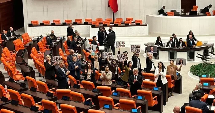 DEM Parti den Selahattin Demirtaş tepkisi! Meclis te protesto