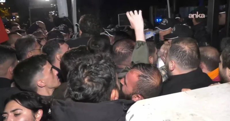 CHP li gençlerin Adalet Bakanlığı yürüyüşüne polis engeli