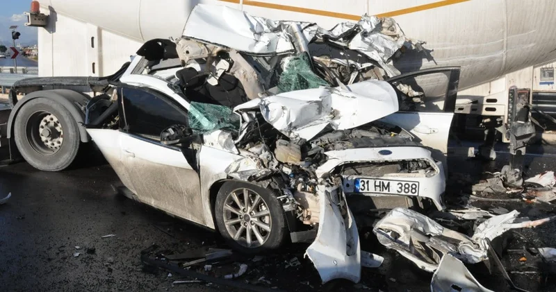 Tıra çarpan otomobile başka bir tır vurdu! Kaza üstüne kaza