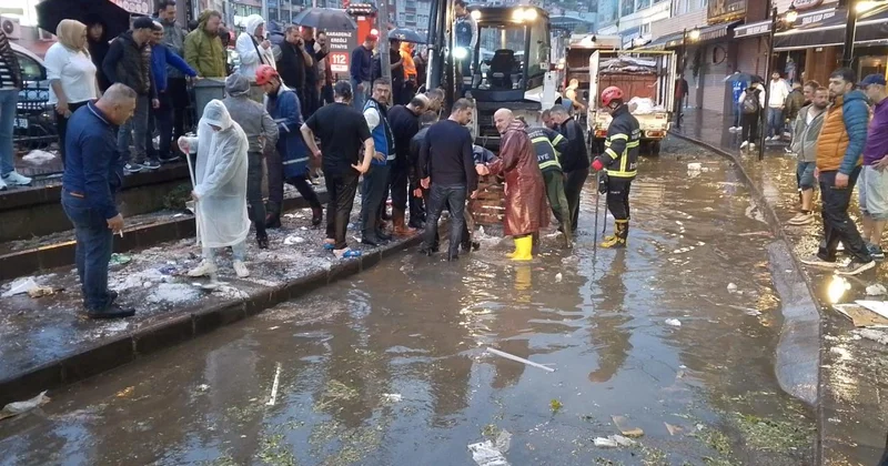 Zonguldak ta sağanak: Caddeler göle döndü