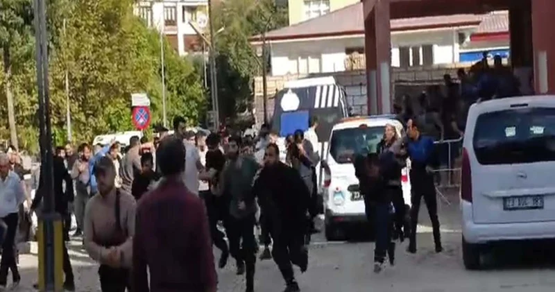 Zabıta binasını bastılar: Yumruklar havada uçuştu!