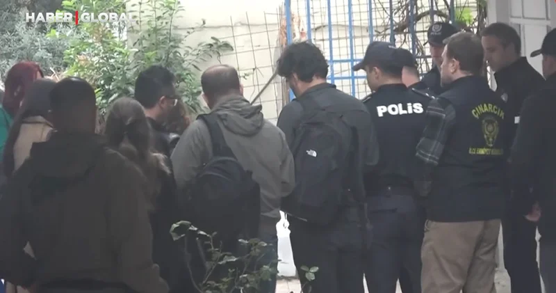 Güllü nün evinin önünde hareketli dakikalar: Başsavcı da oradaydı