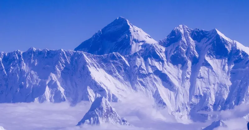 Everest te Fırtına: 200 Dağcı Tahliye Edildi