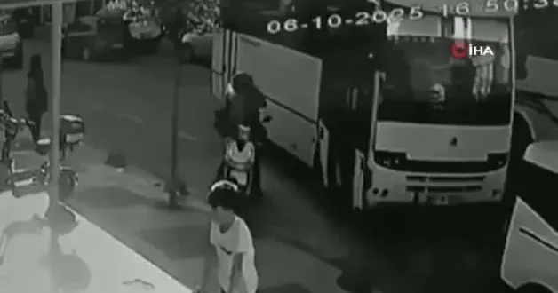 Minibüs şoförü, motosikletli kuryenin yolunu kesti: Bıçak çekip yumruk attı