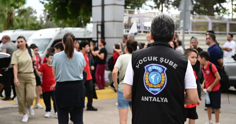 Antalya da Güvenli Okullar projesiyle her okula bir polis görevlendirildi