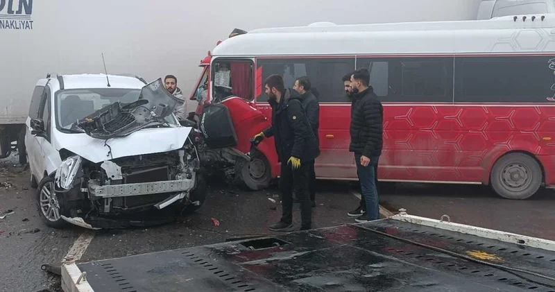 Son dakika: Bitlis te 23 aracın karıştığı zincirleme trafik kazasında 31 kişi yaralandı