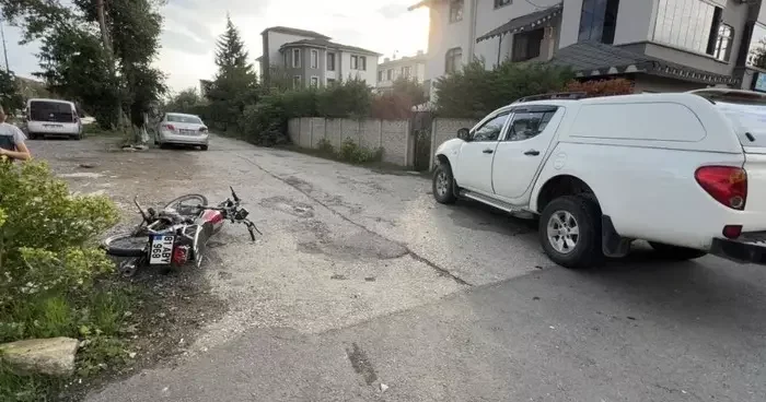 Düzce de motosiklet kamyonete çarptı: 2 lise öğrencisi ağır yaralı
