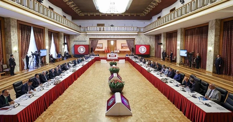 Komisyonda emekli askerler dinlendi: Slogan tepkisi