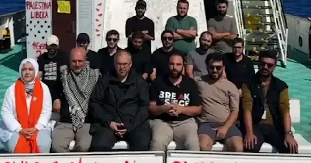 İsrail’in alıkoyduğu Türk aktivistler gemiden çağrıda bulundu: Süreci dünyadaki vicdan sahiplerine bırakıyoruz VİDEO İZLE