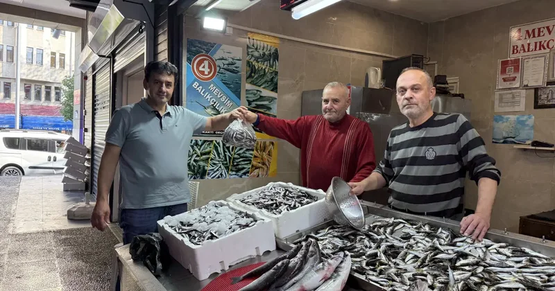 Trabzon da balıkçı tezgahlarında istavrit ilgi görüyor!