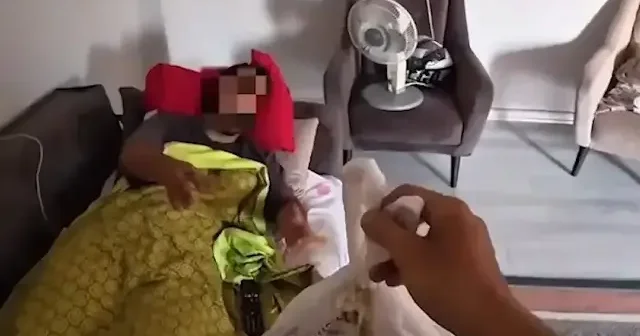 Teslimata giden kurye kapıyı değil gönülleri açtı VİDEO İZLE