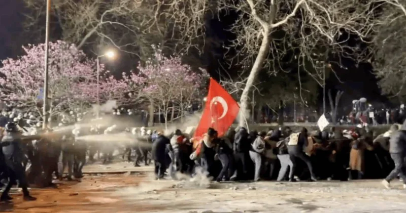 Emniyet e göre yüze biber gazı sıkılması kanuna uygun